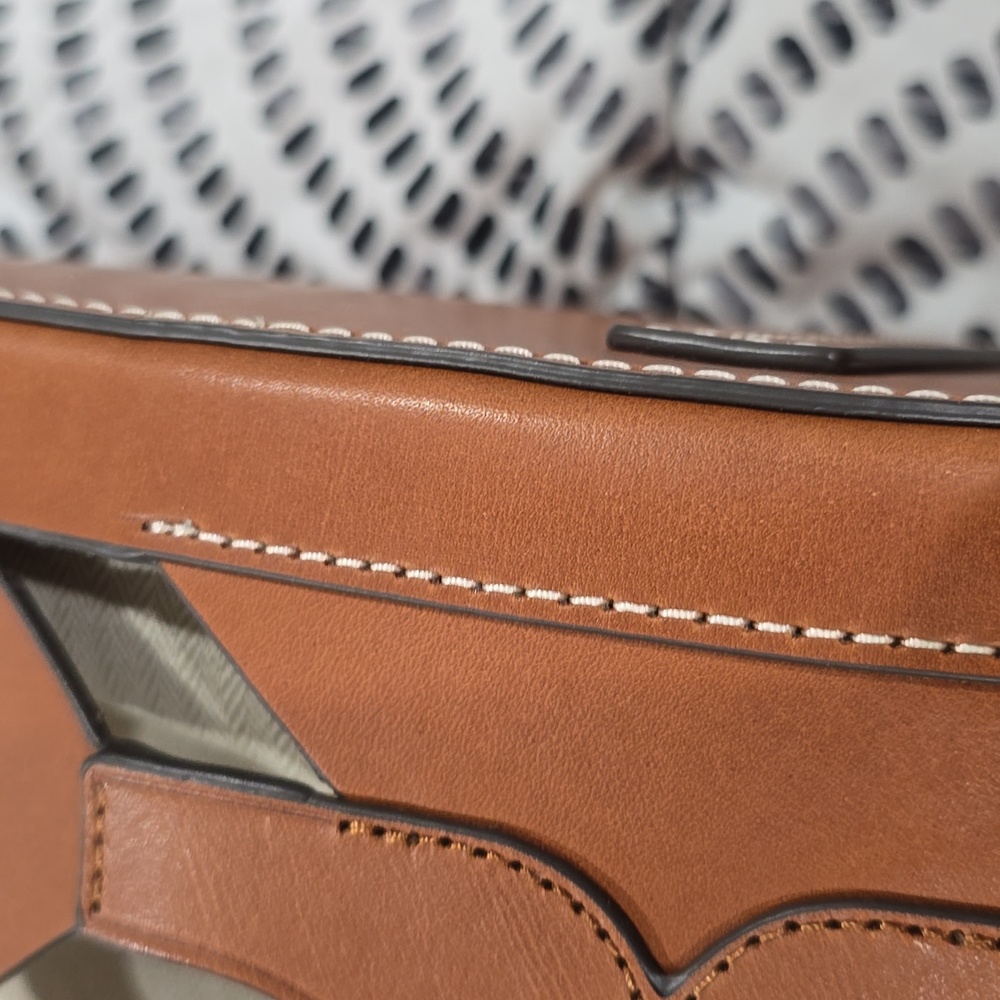 Tory Burch Tan Cutout Tote Bag - Picture 6 of 11